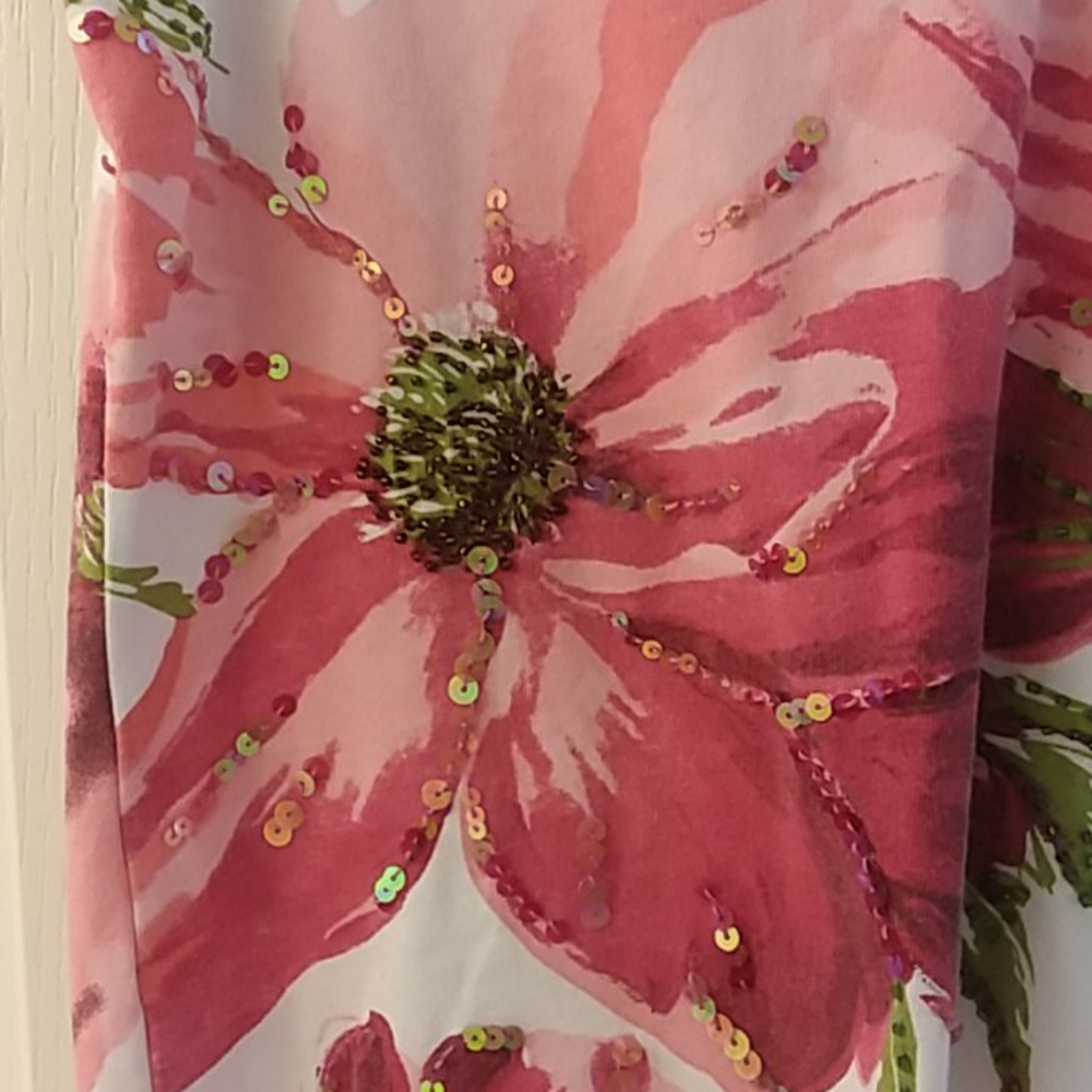 🌹GORGEOUS ROSES TEE WITH SEQUINS 💖 - Picture 5 of 6